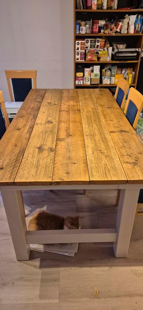 Houten Eettafel - Robuust en Stijlvol