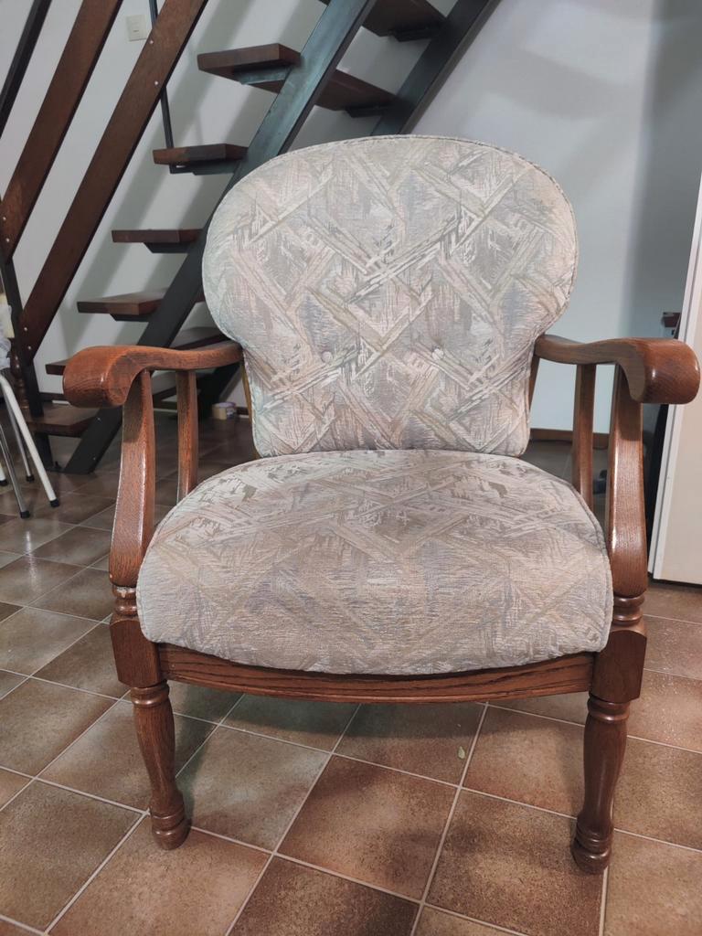 Vintage Stoel met Houten Frame en Stoffen Bekleding