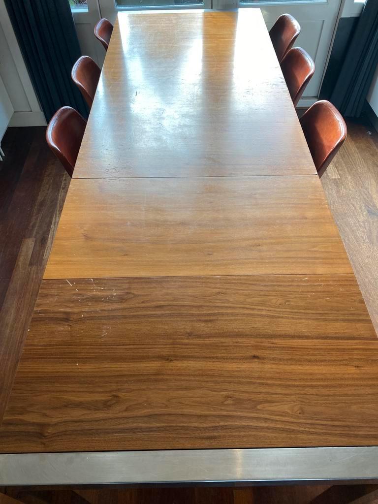 Uitschuifbare tafel gratis af te halen!