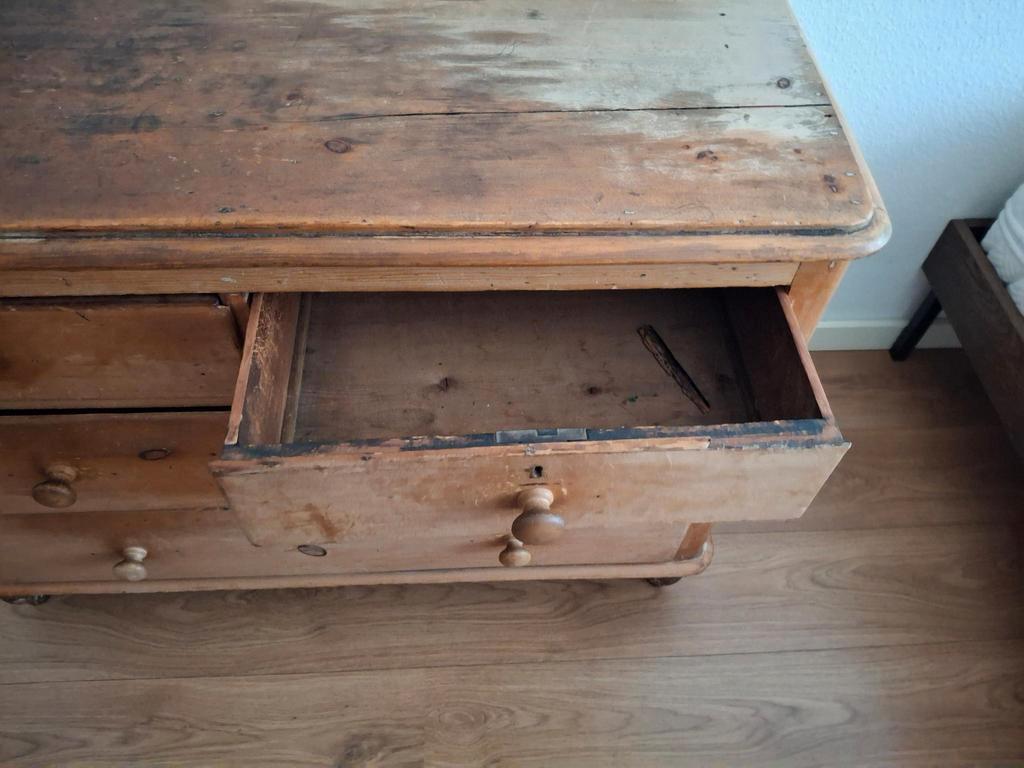 GRATIS ophalen oude dressoir kast