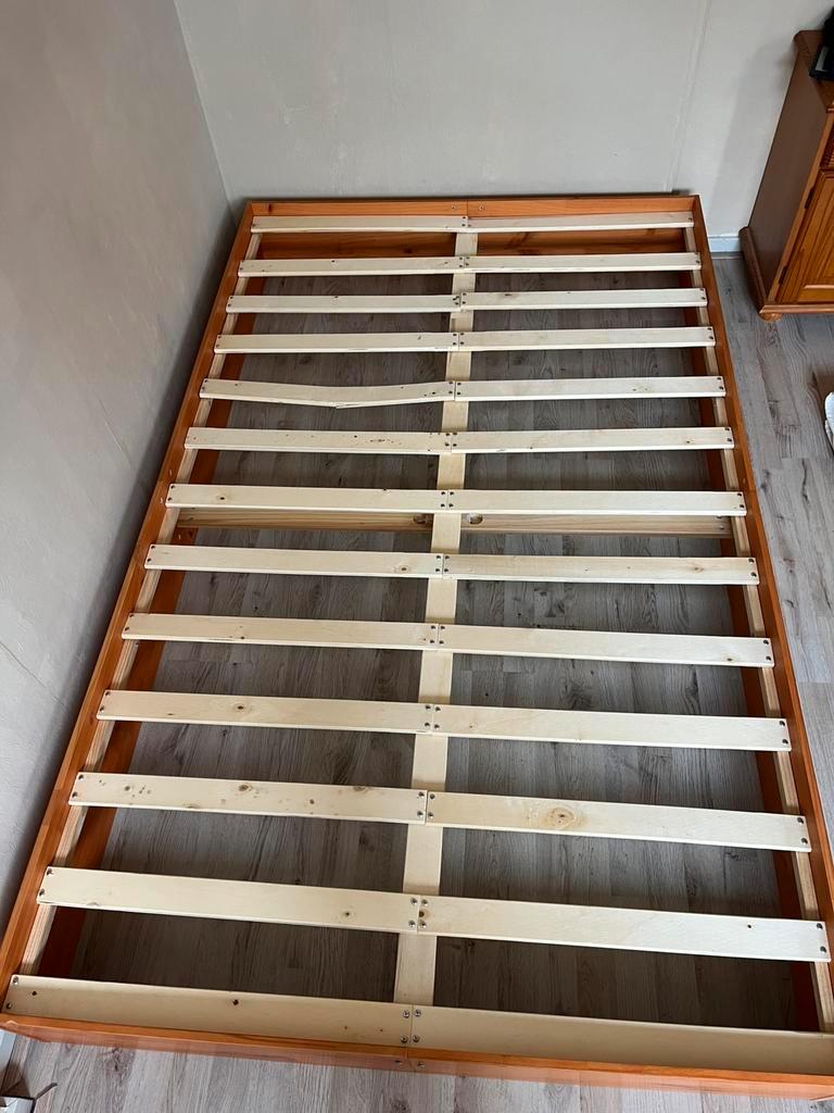 Gratis bed frame
