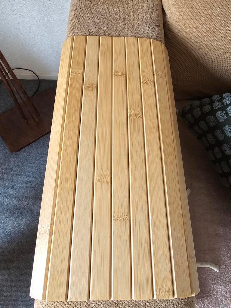 Gratis bank af te halen. Wie kan ik hier blij mee maken.