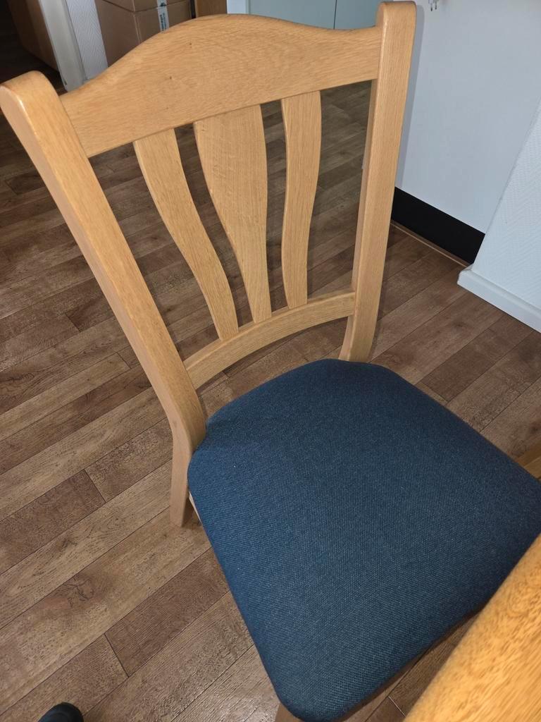 Eethoek met tafel en stoelen