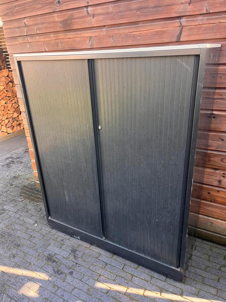 Gratis archiekast met planken