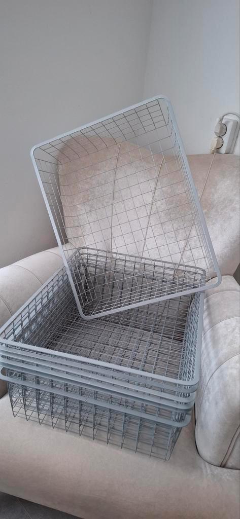 Gratis ophalen: dozen en mandjes met diverse spullen