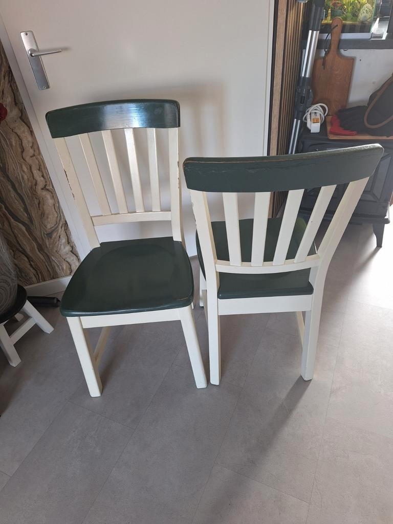 2 houten keukenstoelen - Zeewolde