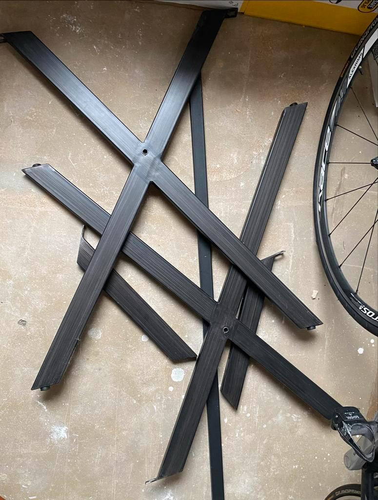 Moderne Eettafel met Betonlook Blad en Metalen Poten