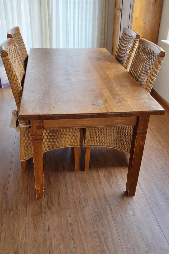 grenen eettafel, 4 stoelen