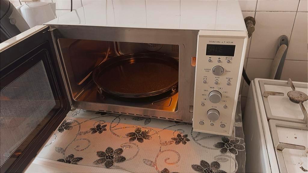 Gratis! Sharp Magnetron - Perfect voor snelle maaltijden!