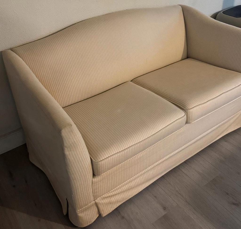 Gratis 2-zits bank met afneembare kussens