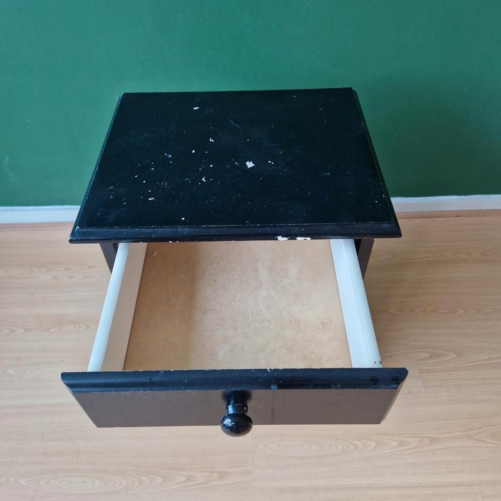 Nachtkastje / bijzettafeltje - Wegens verhuizing