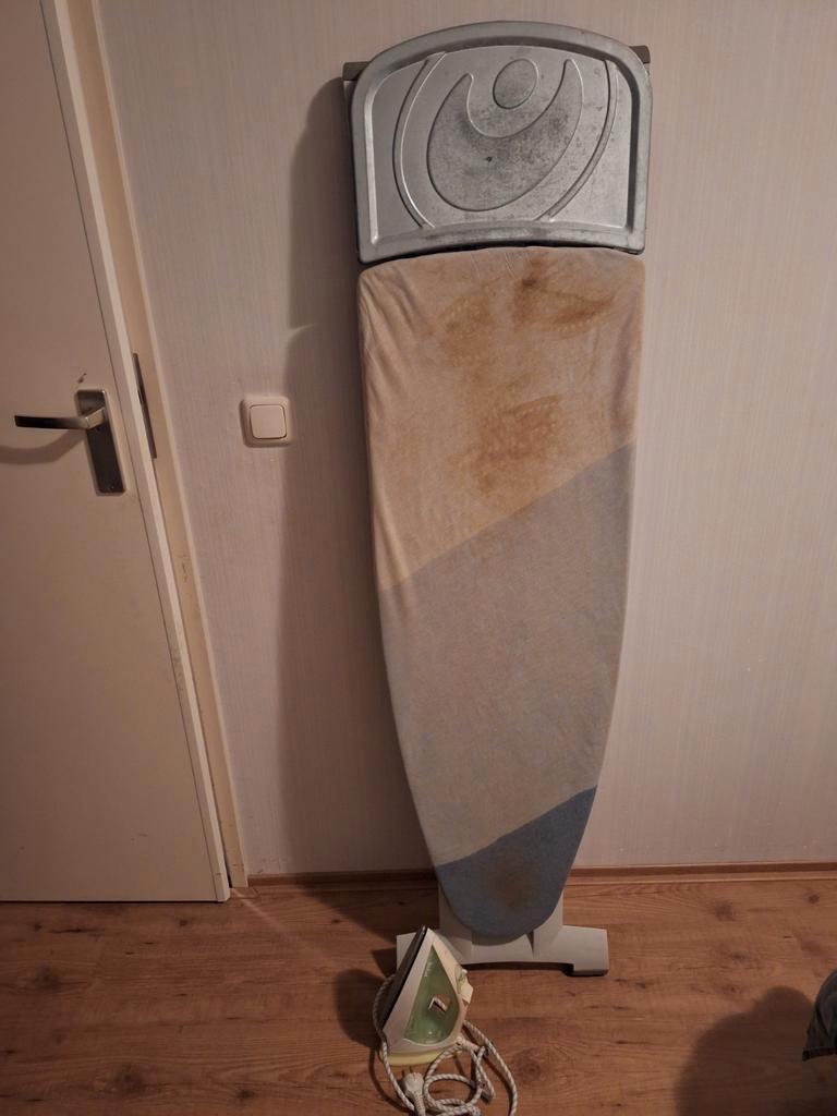 Strijkijzer en Strijkplank - Gebruikt