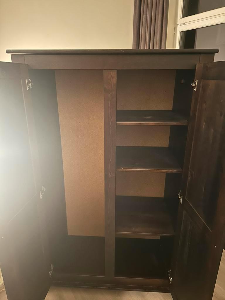 Kast donker bruin hout