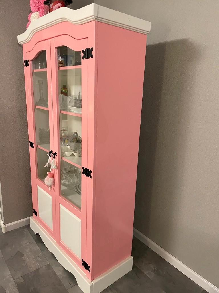 Eettafel, Salontafel, en Vitrinekast