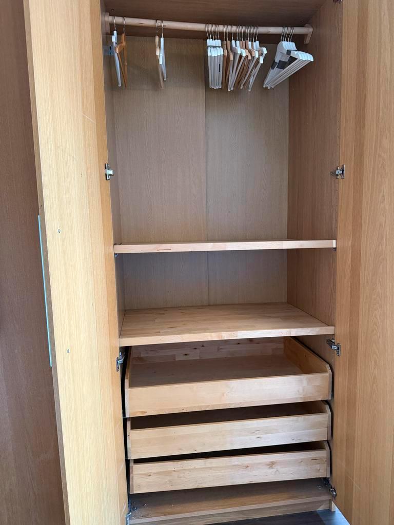 GRATIS Grote Ikea Kast / Kledingkast - Amsterdam Oosterpark