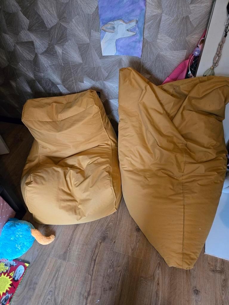 Twee zitzakken in goede staat