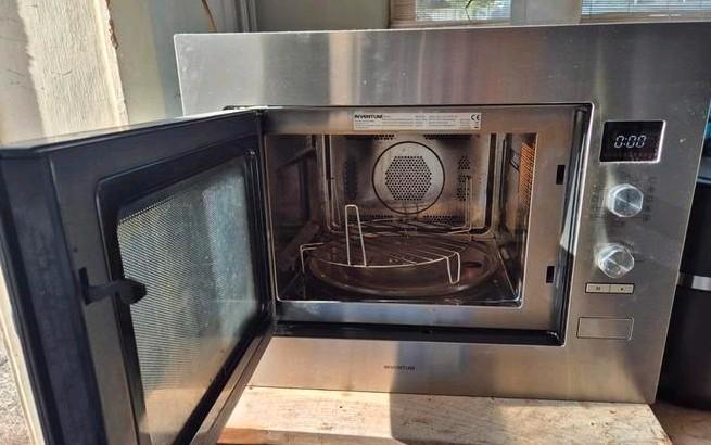 GRATIS AFHALEN,  Goedwerkende inbouw magnetron