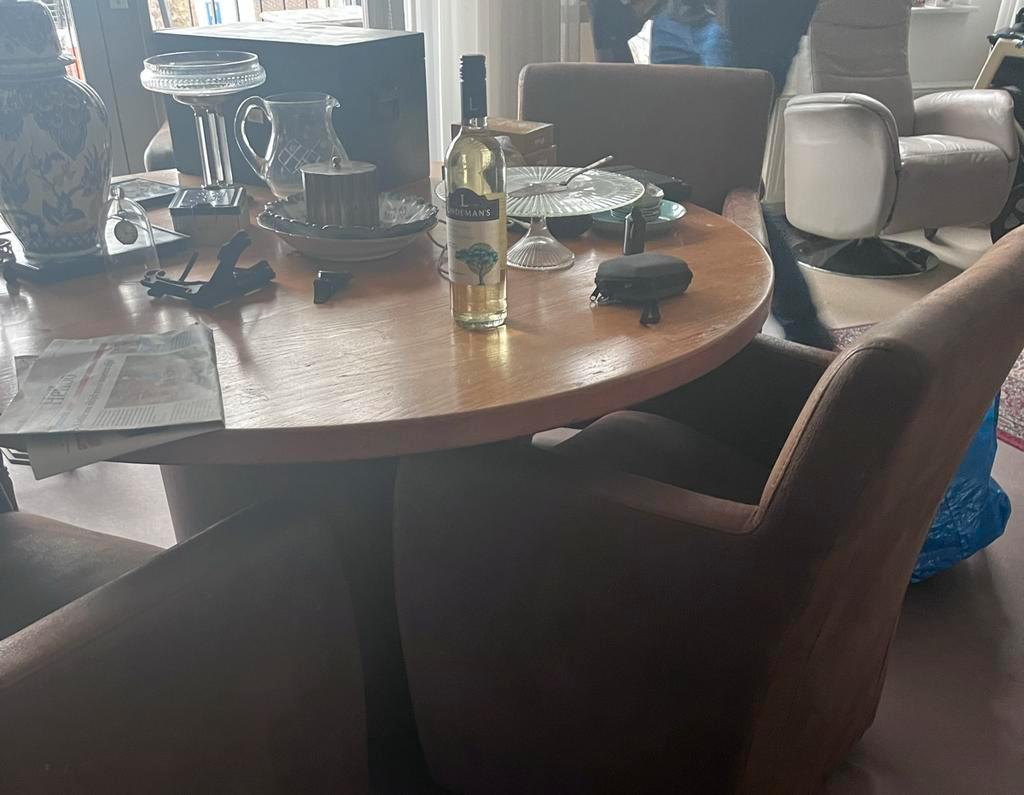 Ronde tafel met kolompoot - massief hout