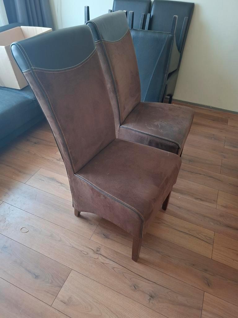2 bruine eetkamer stoelen