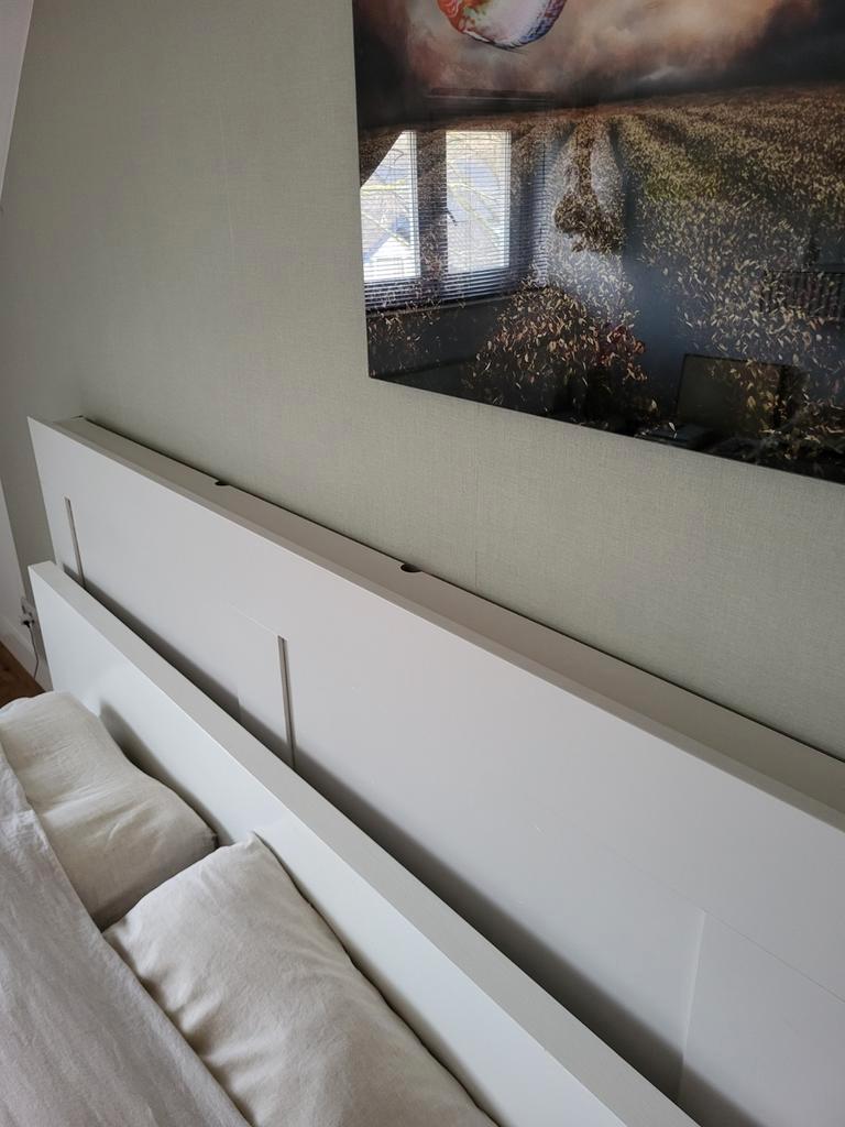 Gratis hoofdbord bed, bedbord. Moet vandaag weg!