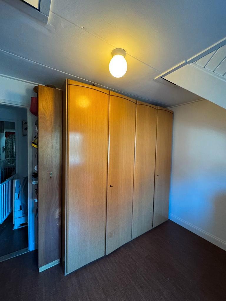 Grote kledingkast - gratis af te halen!