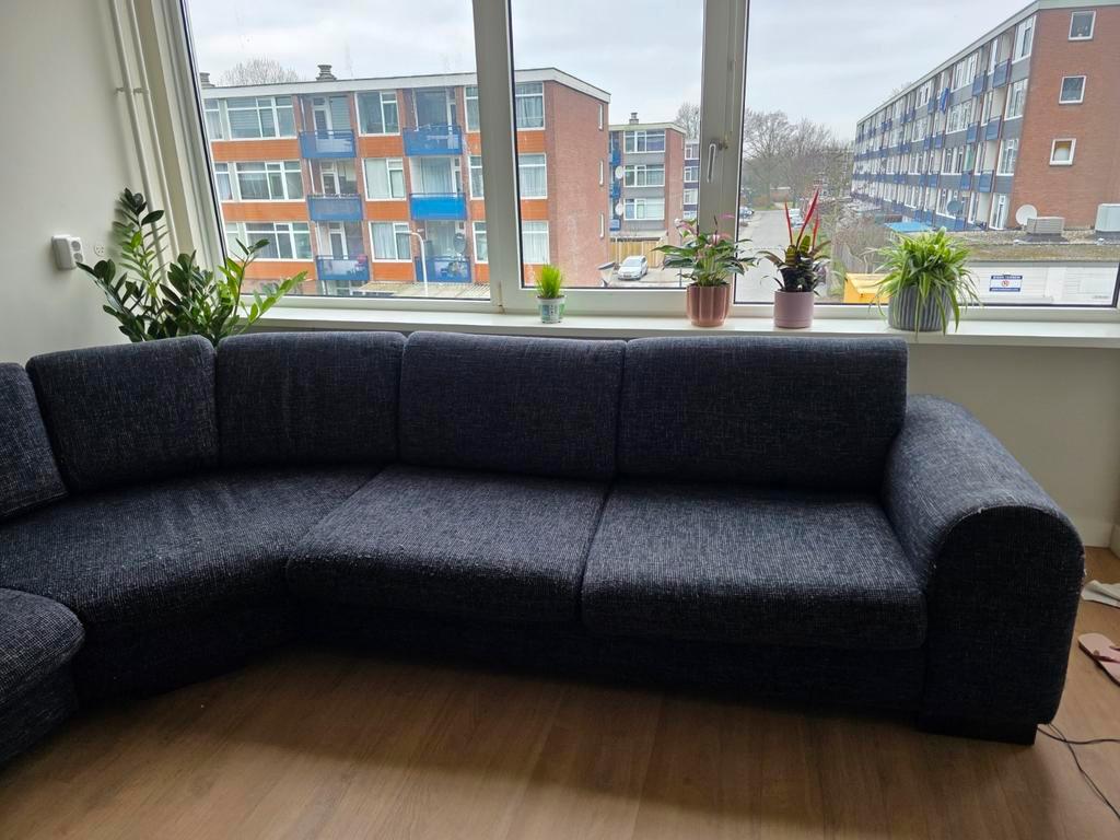 Zwarte hoekbank - Gebruikt, maar in goede staat