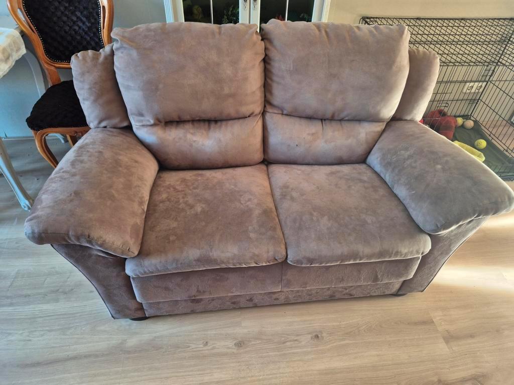 Lief klein lekker zittend liggend bankje.