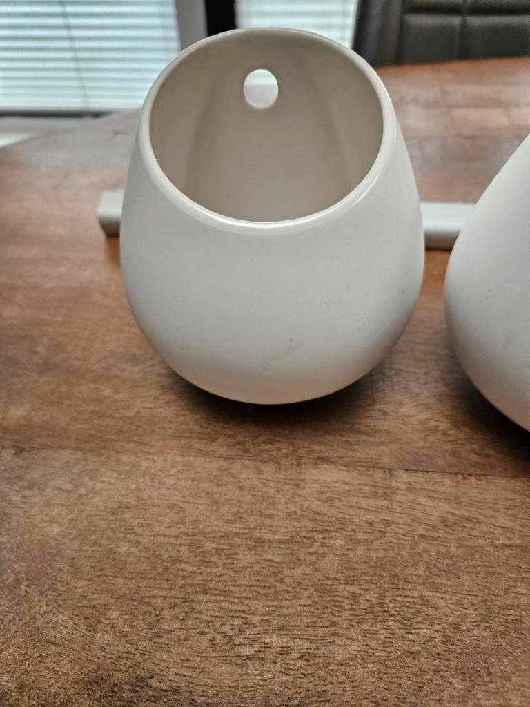 Set van 4 witte wand bakjes