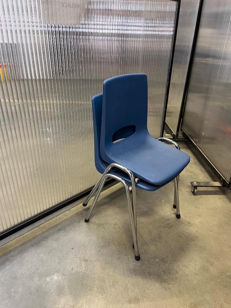 gratis blauwe kantine stoelen