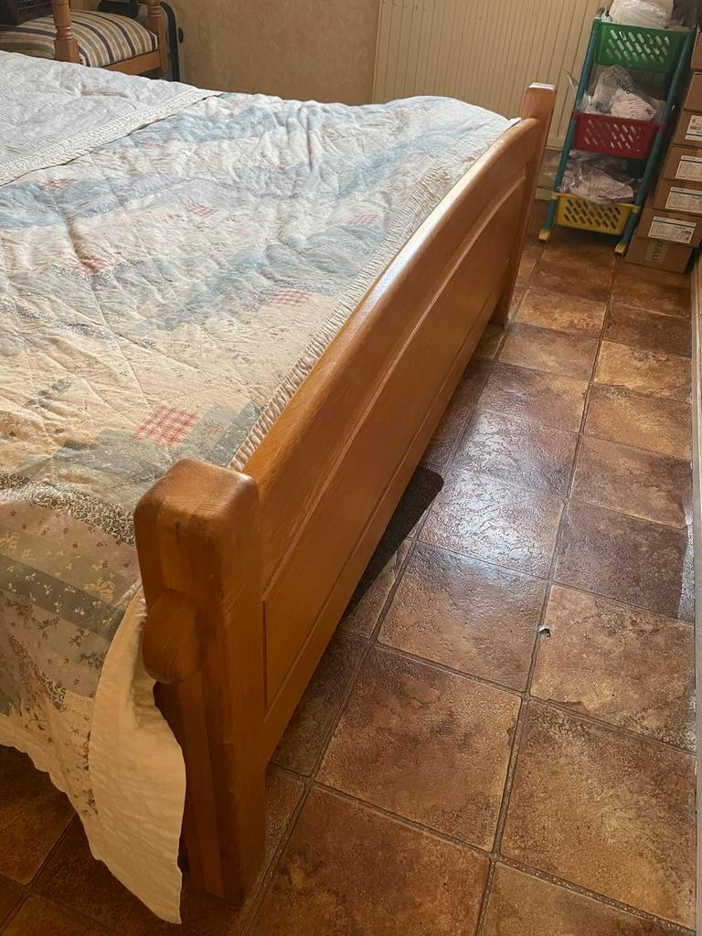 Gratis 2-persoons grenen bed (160x200) - Amsterdam Noord