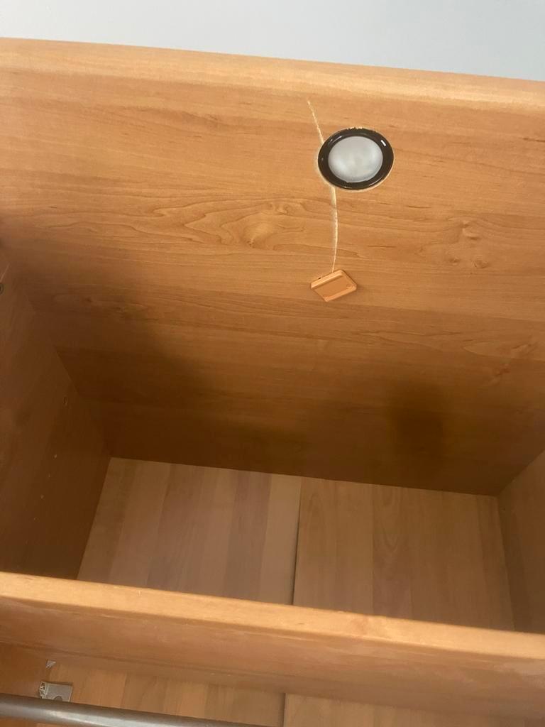 GRATIS Ikea Askedal kast met melkglazen deuren