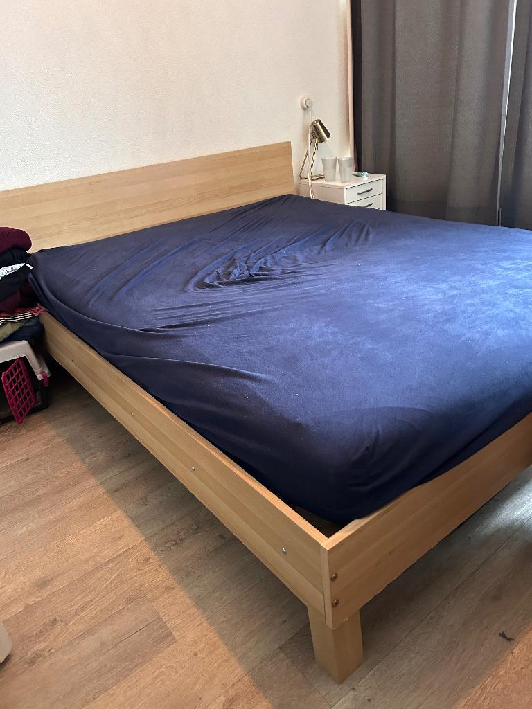 Bed inclusief matras (gratis op te halen op za 21/2)