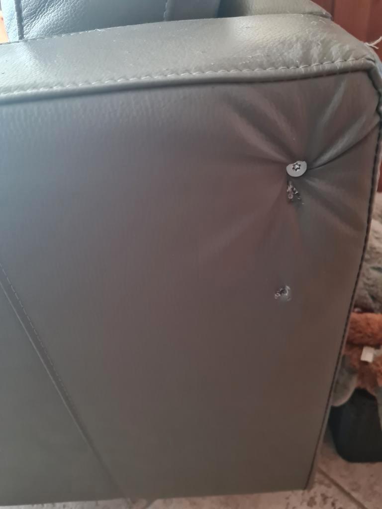 Gratis 2x 3zitsbank met losse hocker grijs