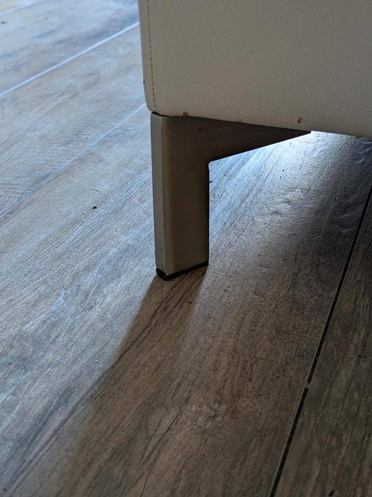 Gratis af te halen, leren bank (crème/wit)