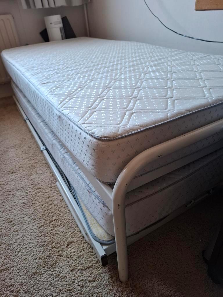 Onderschuifbed Auping