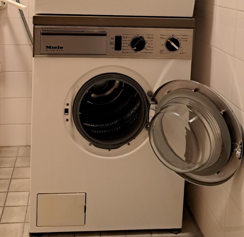 Oude Miele wasmachine voor onderdelen of revisie