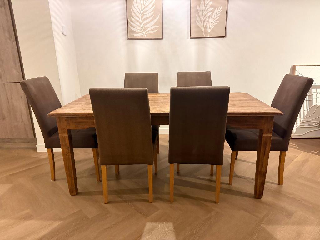 Gratis massief houten eettafel