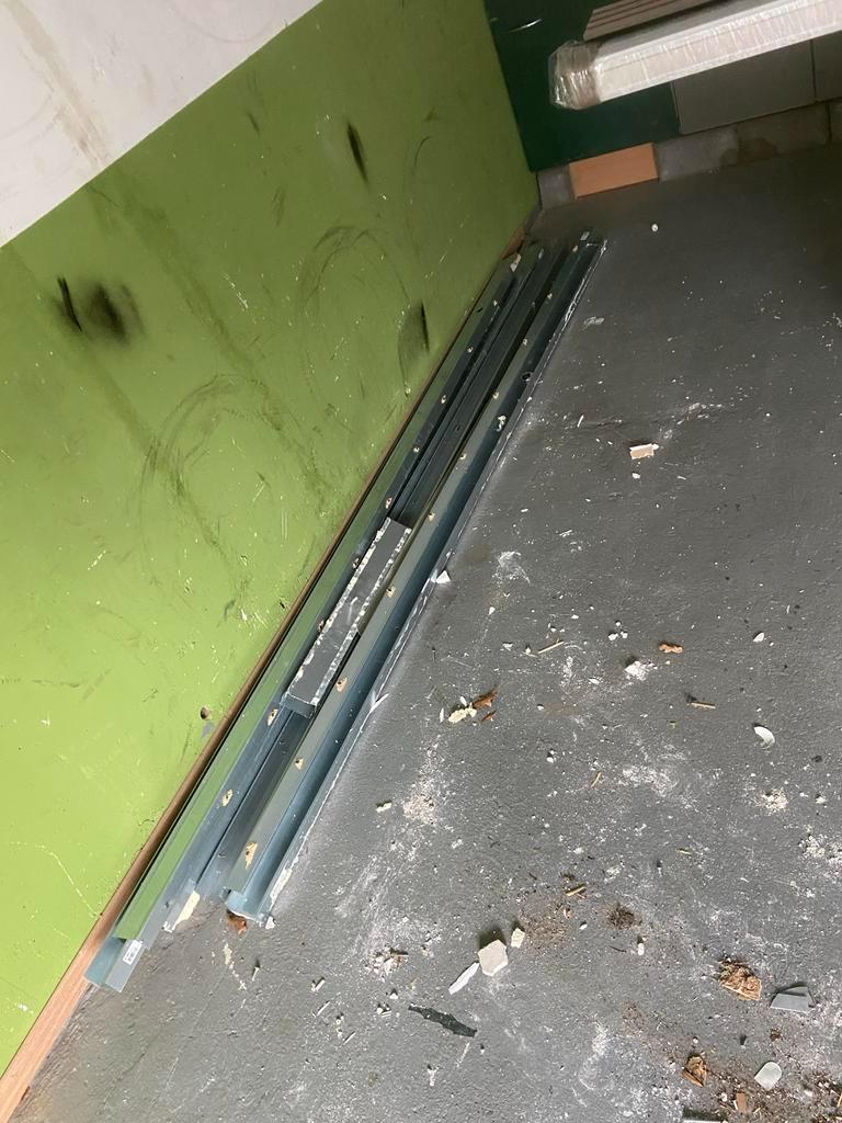 Gratis op te halen: Vriezer, koelkast, afzuigkap, oven + oud