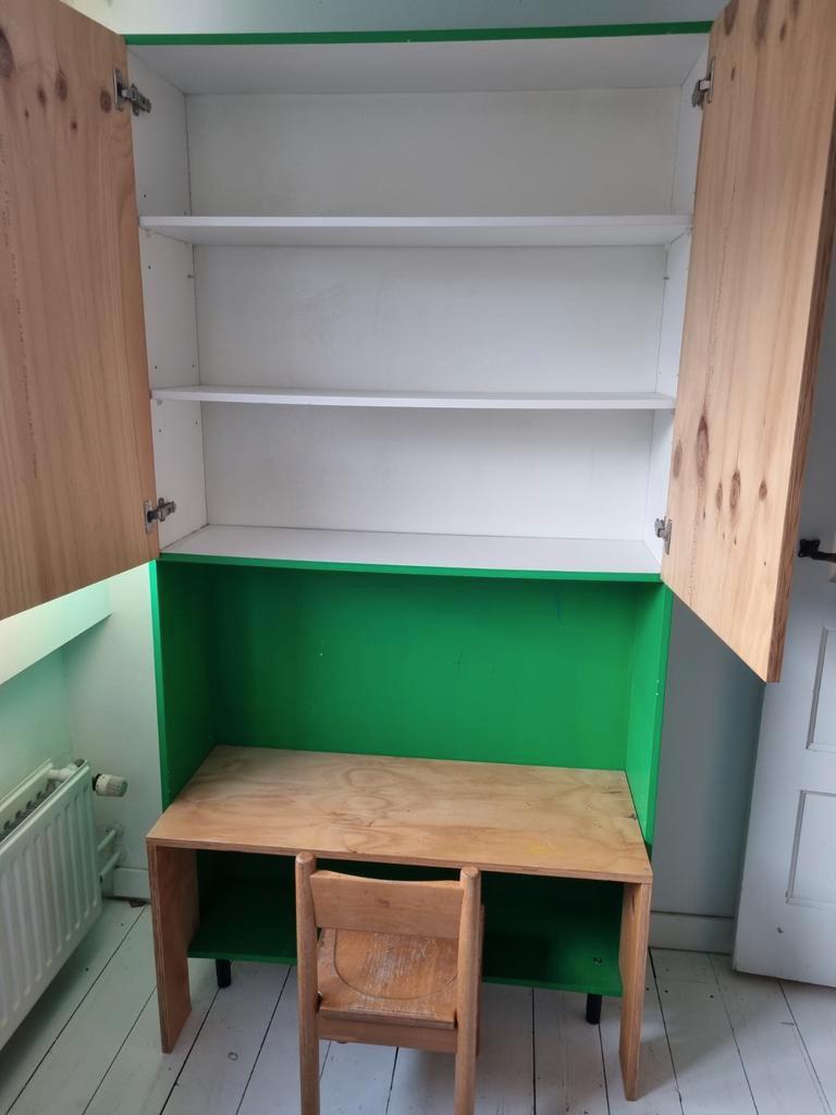 Gratis af te halen Leuke kinderkast/bureau