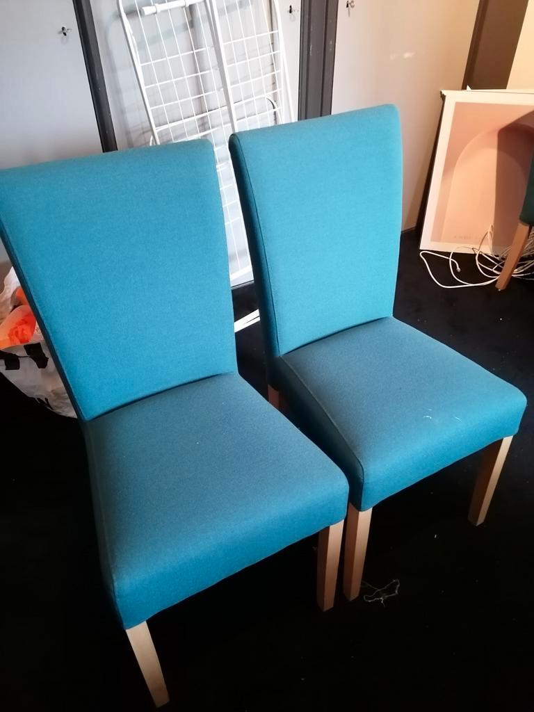 2 stoelen gratis op te halen