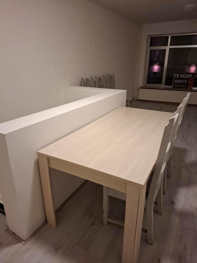 Houten eettafel met 5 stoelen - opknapper