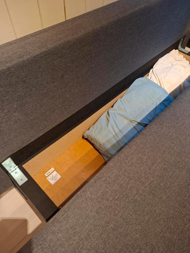 Slaapbank met opbergruimte GRATIS