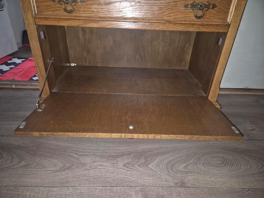 Mooie houten kast met lade en klepdeur – landelijke stijl