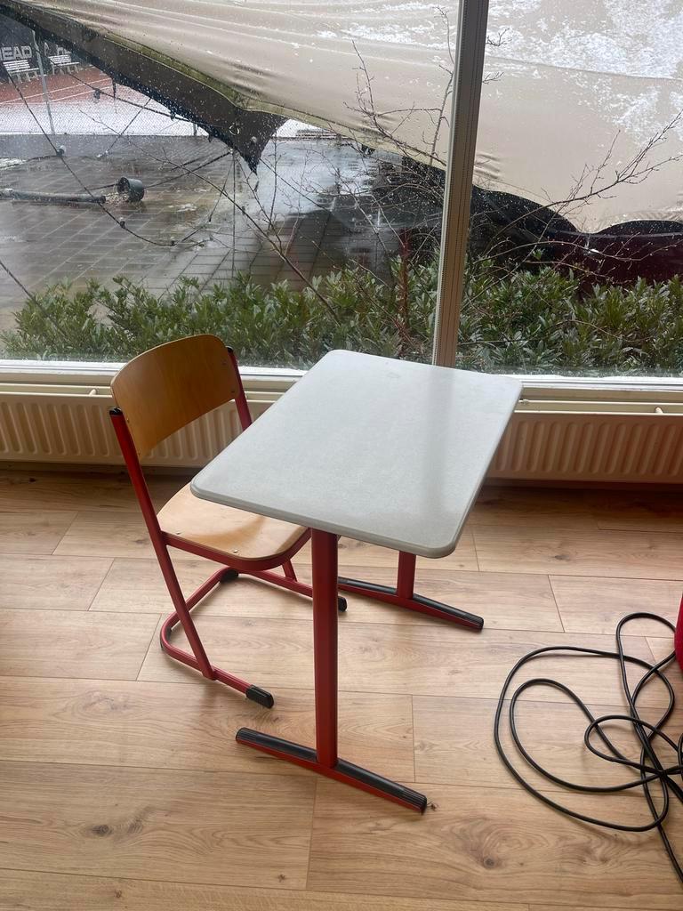 30 sets Tafel en Stoel Schoolmeubilair. Gratis