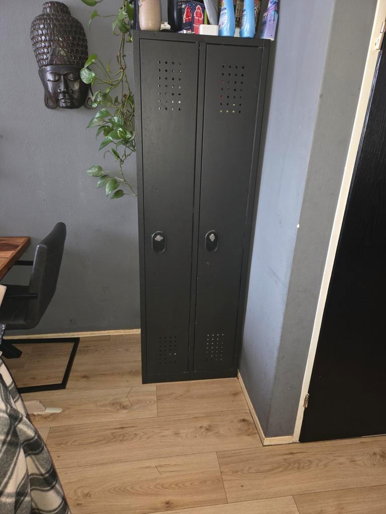 Lockerkast met planken - Gratis af te halen