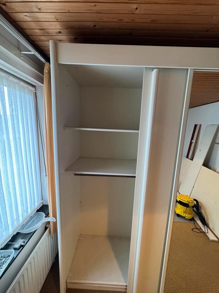 Grote kledingkast hang en planken 225/198/67