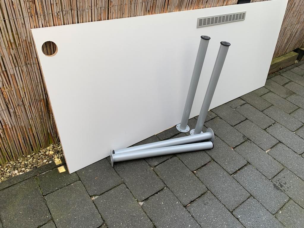 Gratis tafel/buro blad & poten. GRATIS