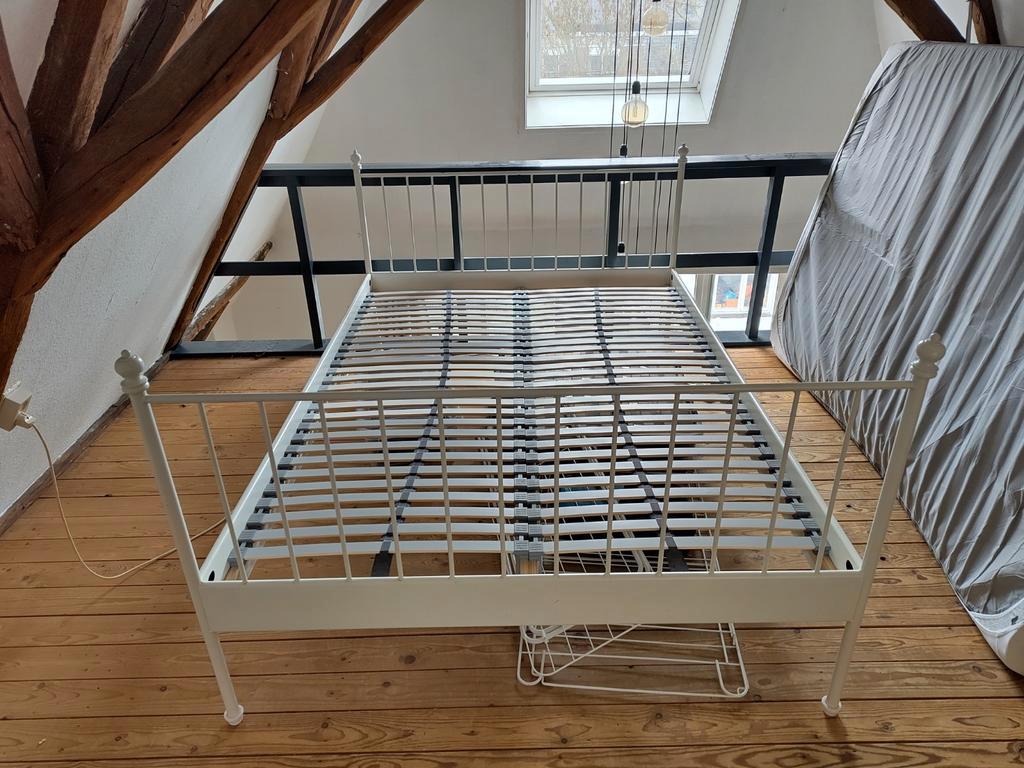 Gratis bed (evt ook matras)!