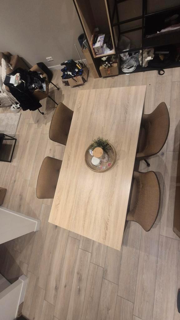 Eettafel van eikenhout