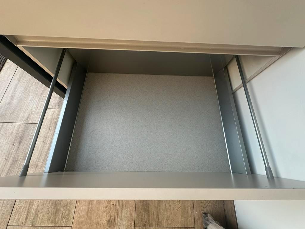 Halve keukeneiland met natuursteen blad van Cosentino